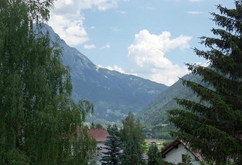 اتاق استاندارد یک تخته با بالکن, Schwarzer Adler