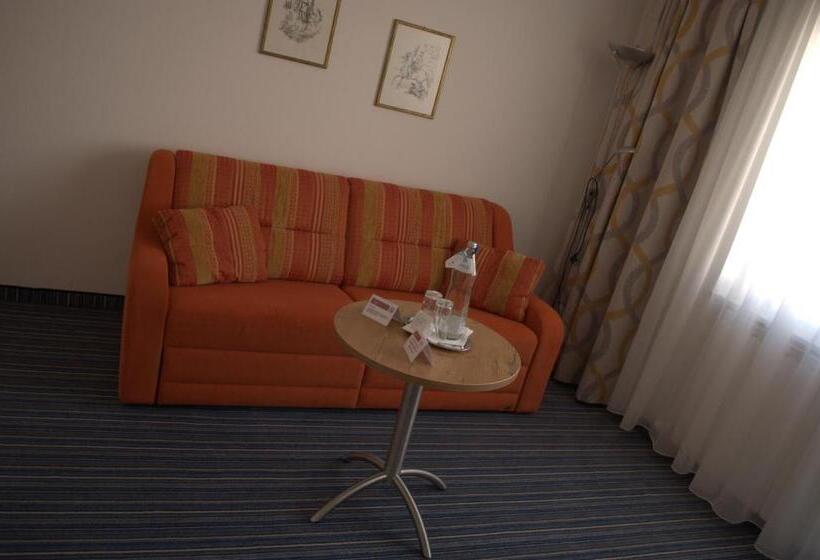 스탠다드 스튜디오, Wagner