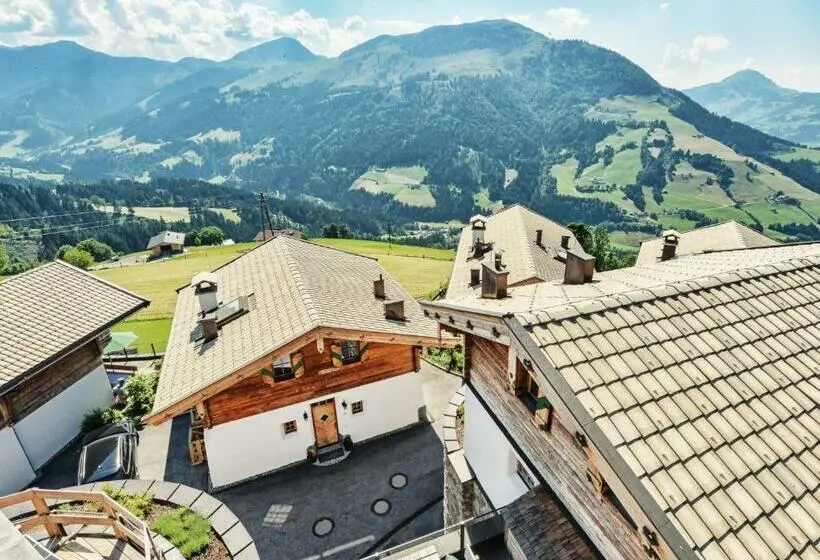 کلبه ییلاقی, Maierl Alm & Maierl Chalets