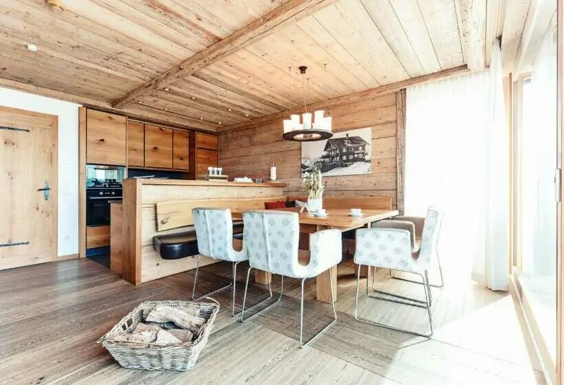 کلبه ییلاقی, Maierl Alm & Maierl Chalets