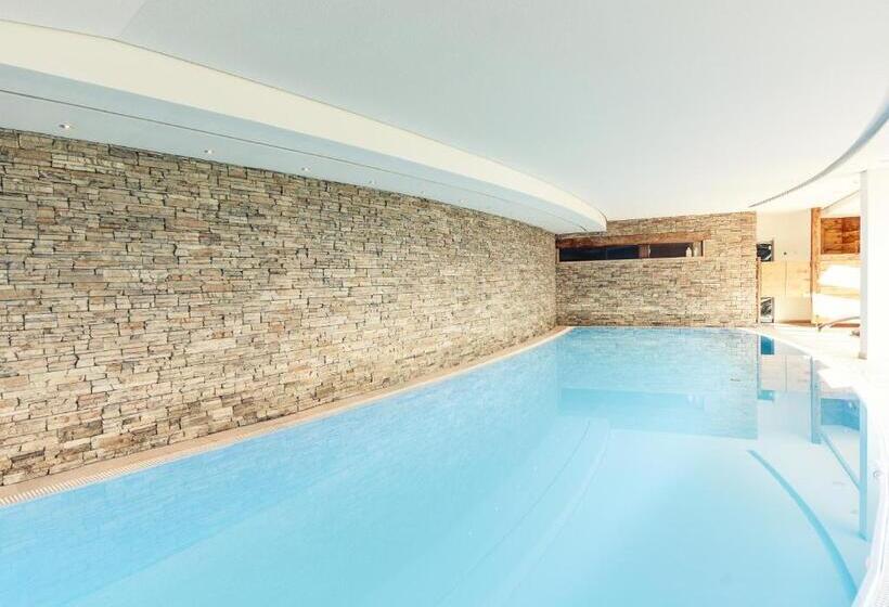 Апартаменты 3 Спальни, Maierl Alm & Maierl Chalets