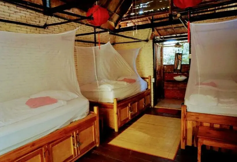 اتاق استاندارد سه نفره, Sa Sa Lao