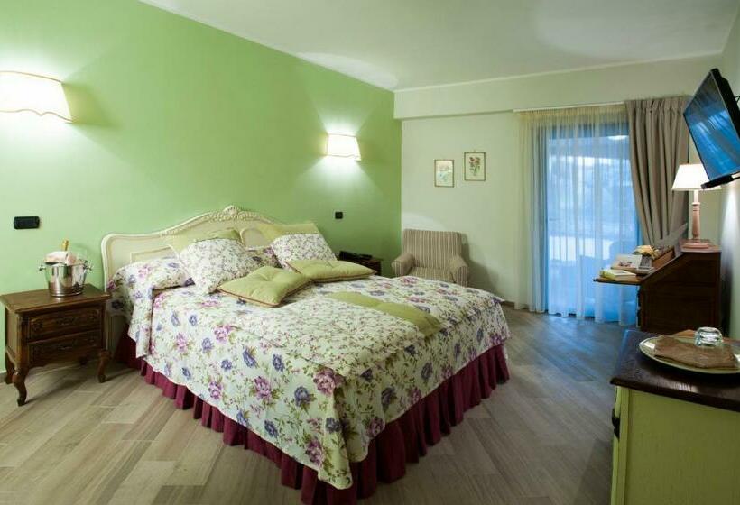 غرفة قياسية مطلّة علي الحديقة, La Vignola Country