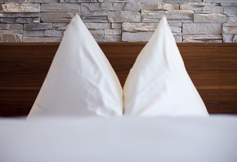 Номер Deluxe, Continental