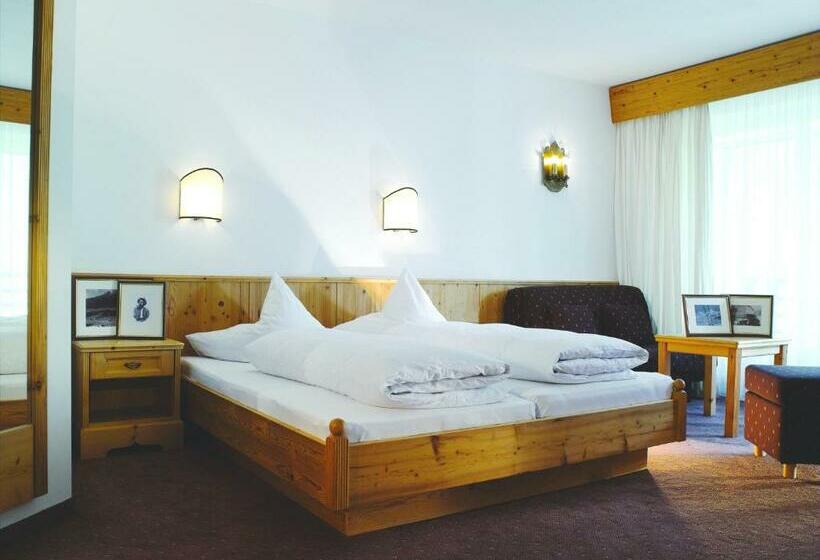 コンフォートルーム, Dominic