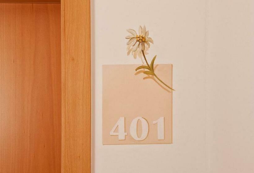 ジュニアスイート, Dominic