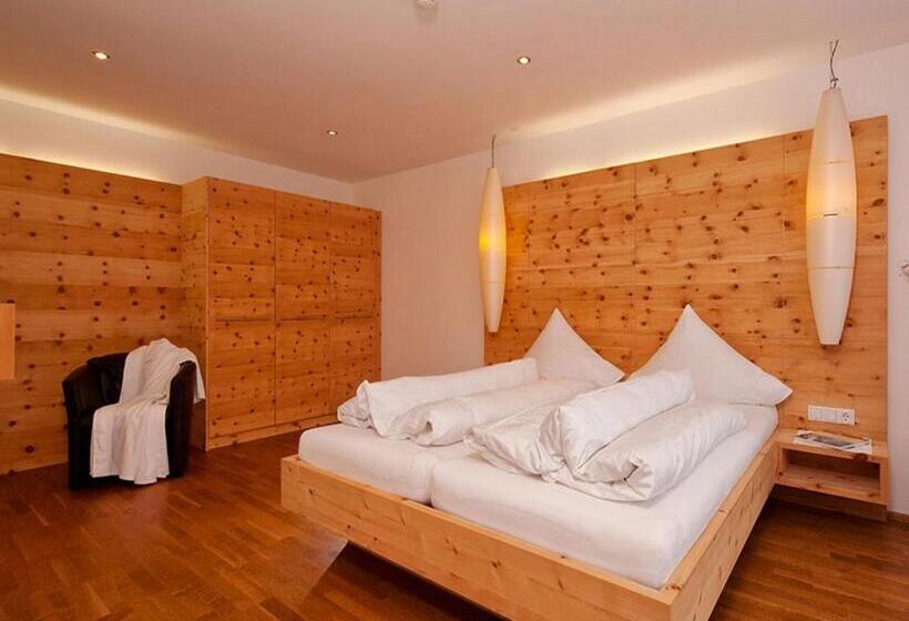 ペントハウススイート, Dominic