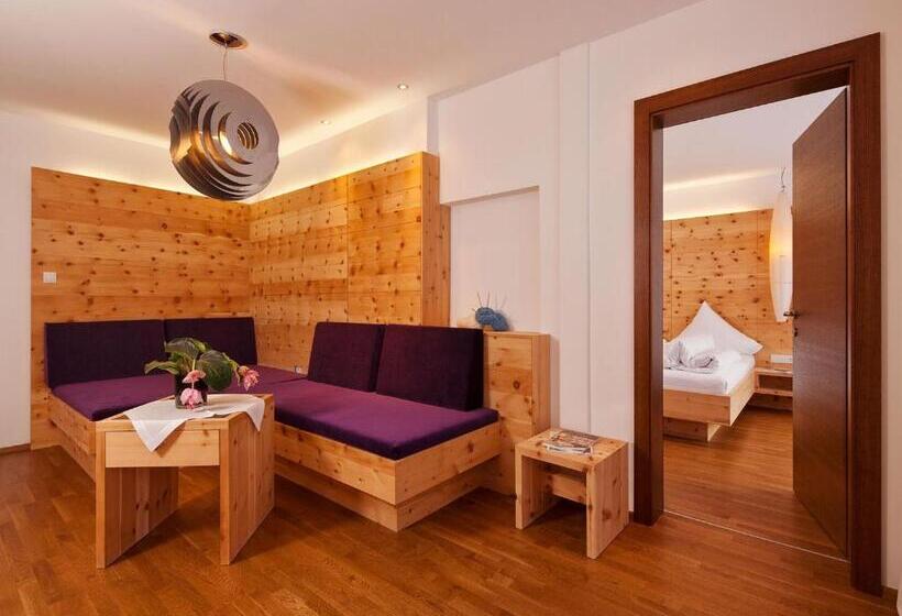 ペントハウススイート, Dominic