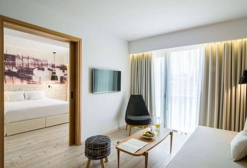 חדר משפחתי, Ibis Styles Heraklion Central