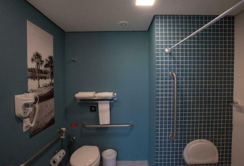 חדר סטנדרט מותאם לאדם עם מוגבלויות, Golden Tower Aeroporto   Lizz   By Fênix Hotéis