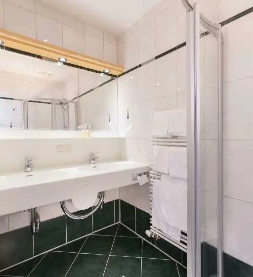 Perhehuone, Schütterhof