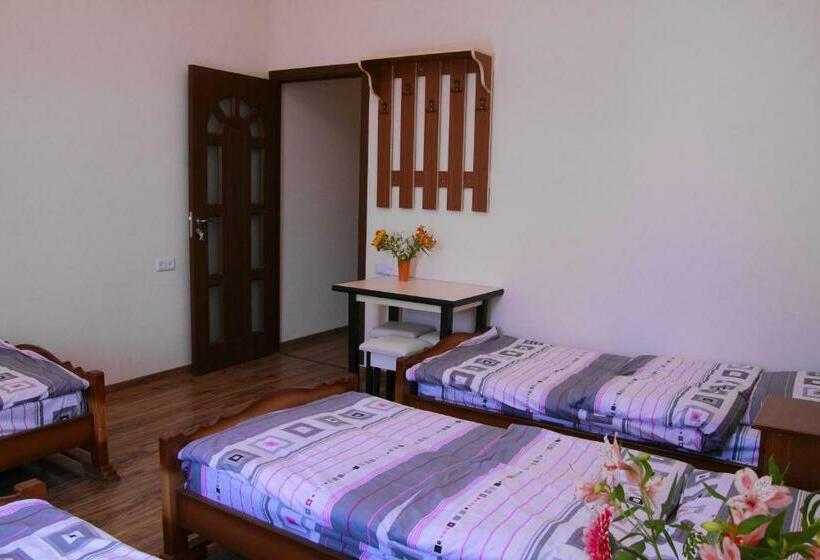 Camera Quadrupla Standard, Inter Boutique