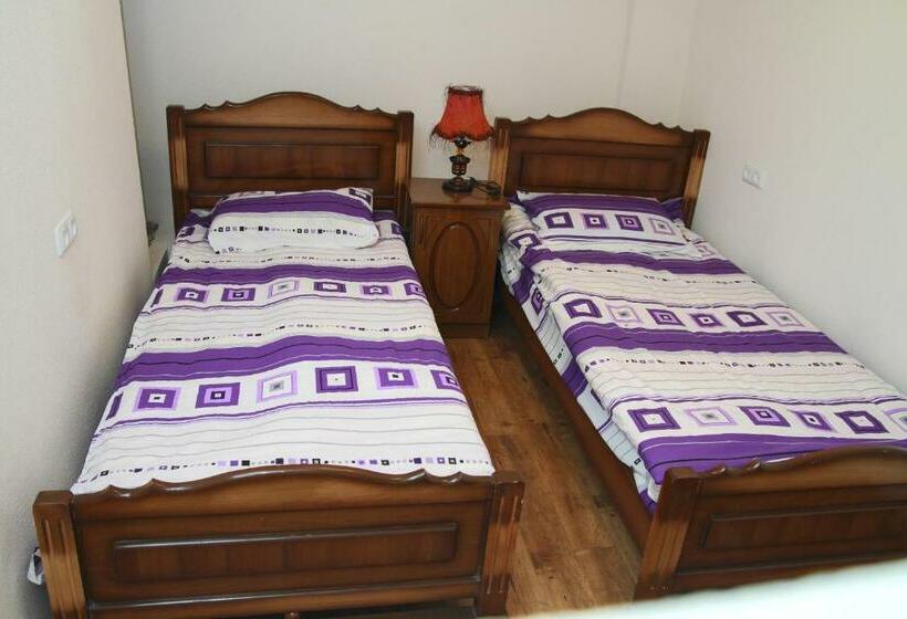 Camera Economy, Inter Boutique