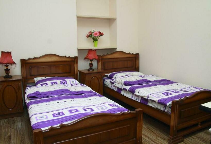 Camera Economy, Inter Boutique