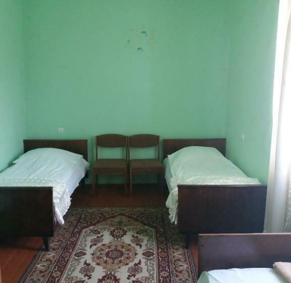 اتاق استاندارد سه نفره, B&b Ruzan