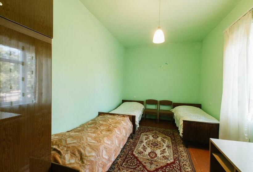 اتاق استاندارد سه نفره, B&b Ruzan