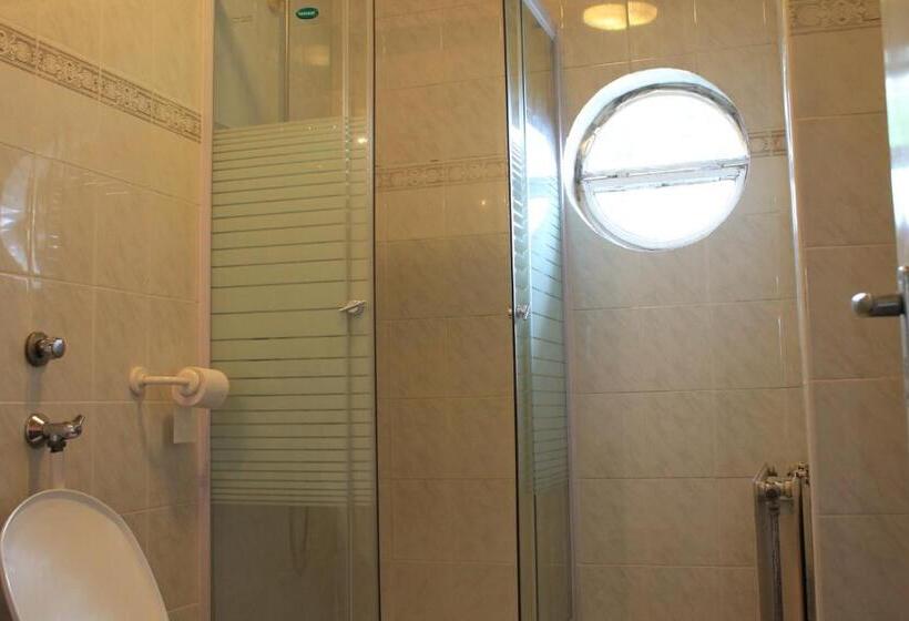 四人标准间, Király Szálló & Panzió