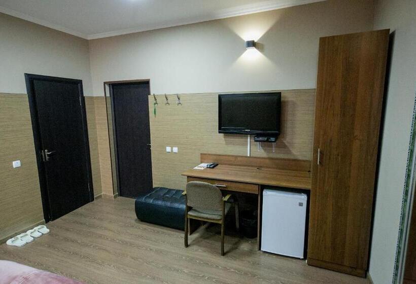 اتاق خانوادگی, Flagman