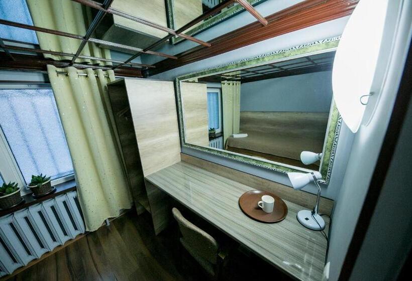 اتاق اکونومی یک تخته, Flagman