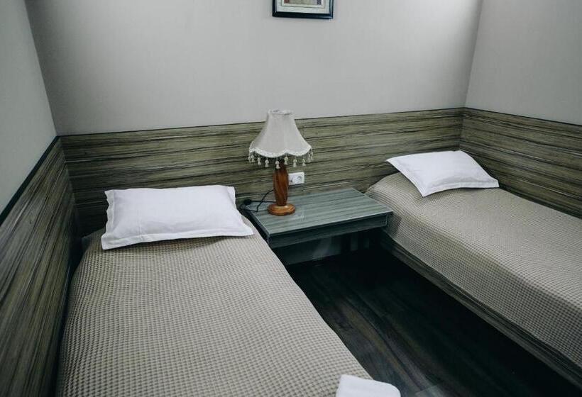 تختخواب در اتاق مشترک, Flagman