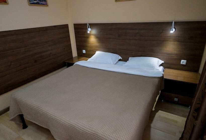 اتاق خانوادگی, Flagman