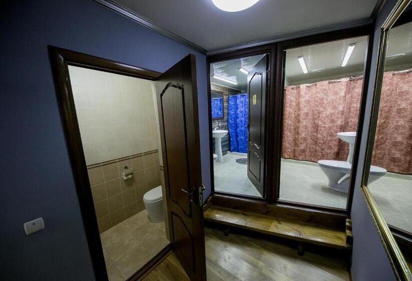 اتاق اکونومی, Flagman