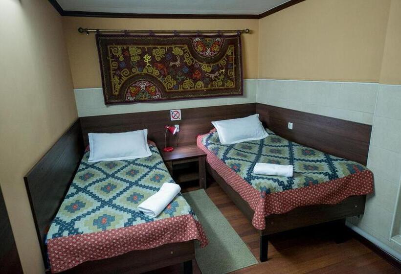 اتاق اکونومی, Flagman