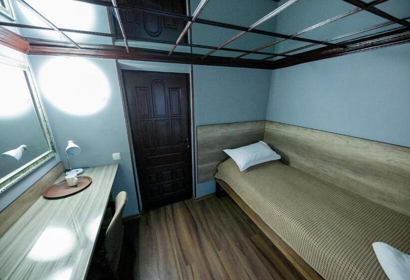 اتاق اکونومی یک تخته, Flagman