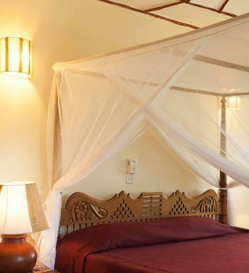 اتاق استاندارد سه تخته با بالکن, Crystal Bay Resort