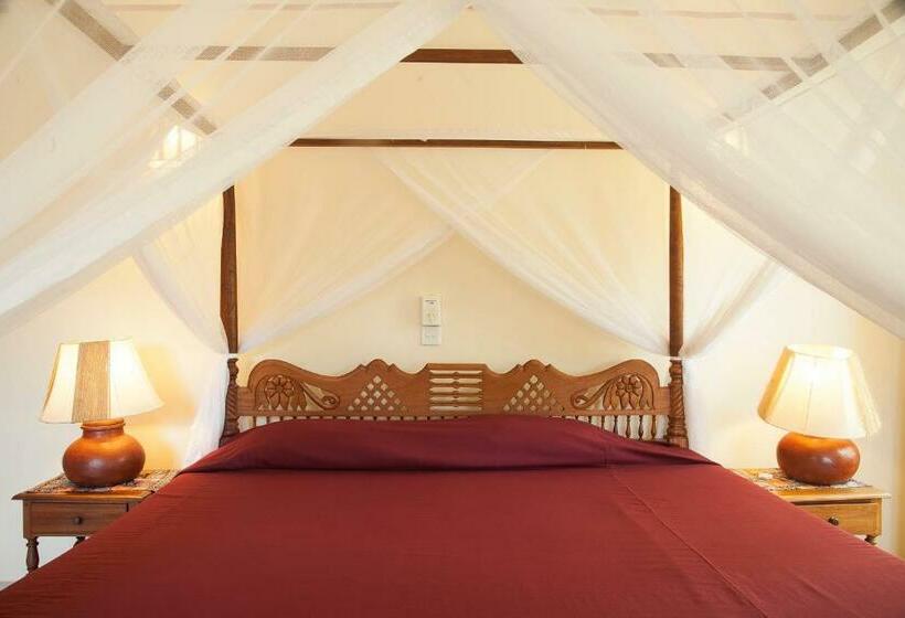 اتاق استاندارد سه تخته با بالکن, Crystal Bay Resort