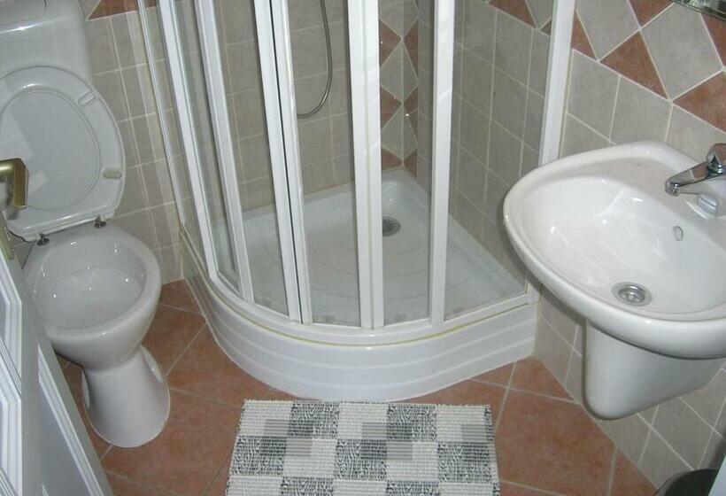 اتاق استاندارد سه نفره, Balatoni Panoráma Villa