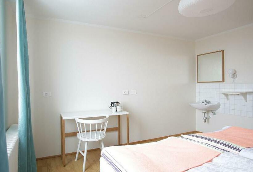 اتاق استاندارد, Húni