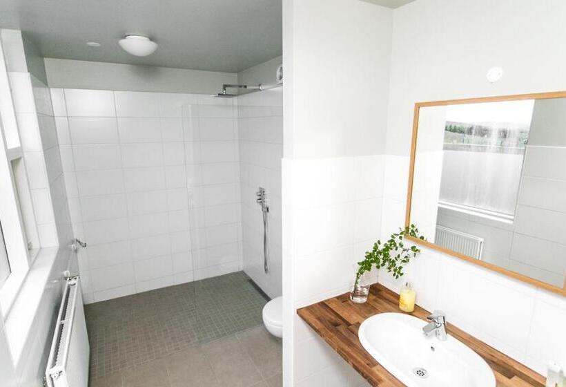 اتاق استاندارد, Húni