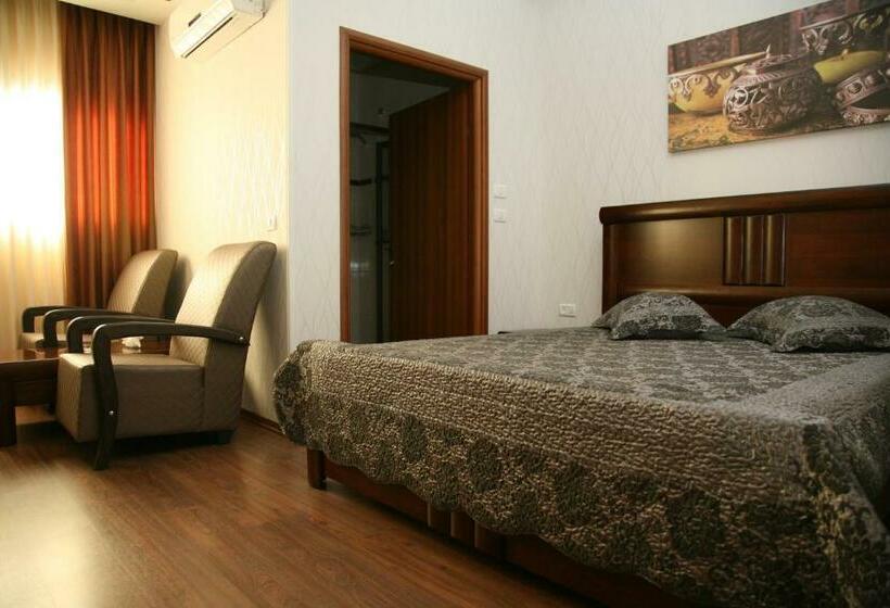 חדר אקונומי, House