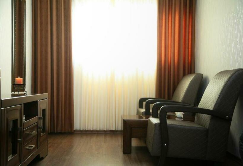 חדר אקונומי, House