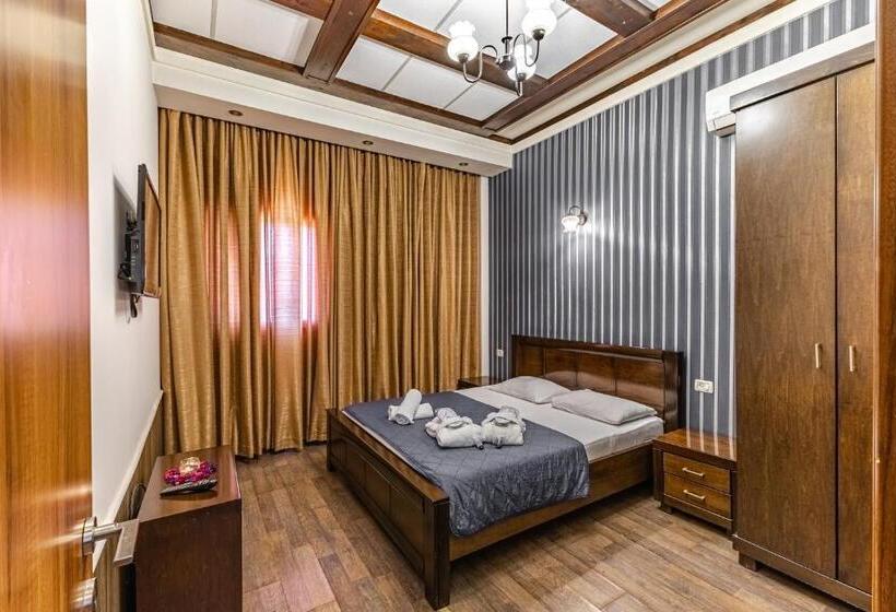 סוויטת ג'וניור, House