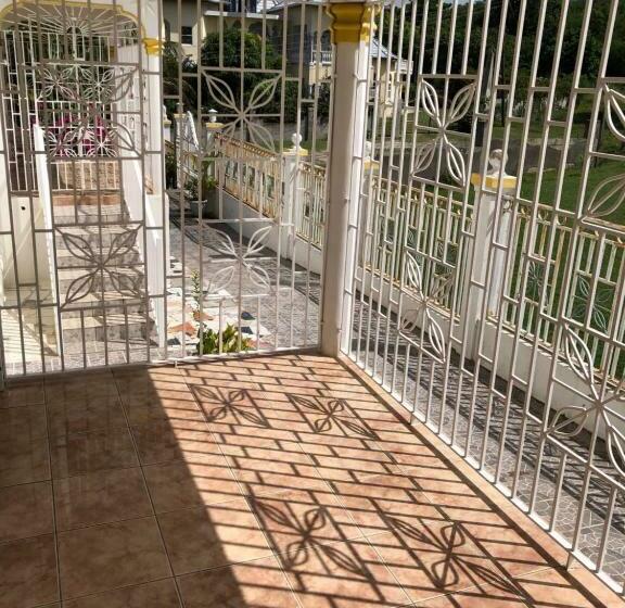 اتاق لوکس با تخت بزرگ, Star Castle Guest House