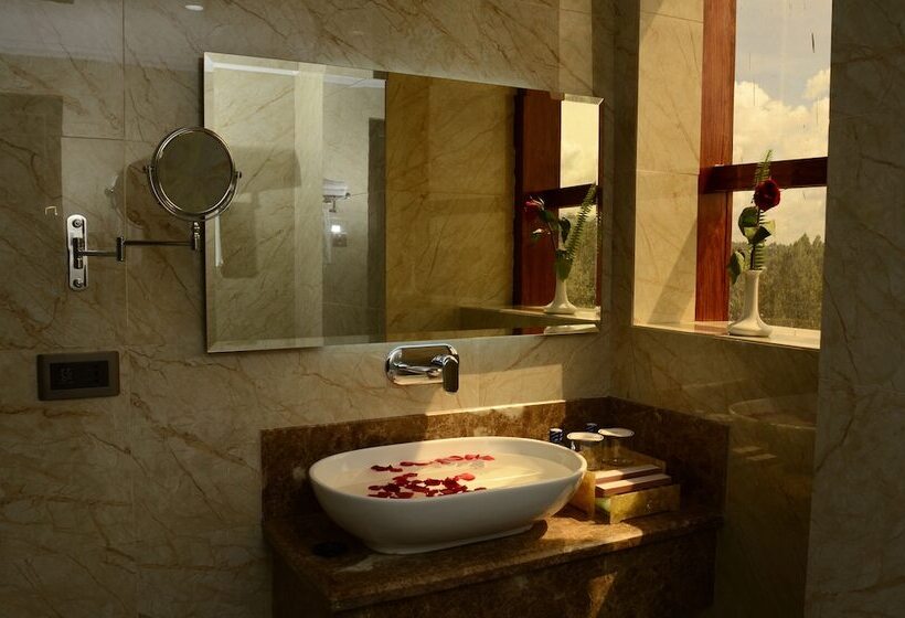 اتاق لوکس, The White Rhino