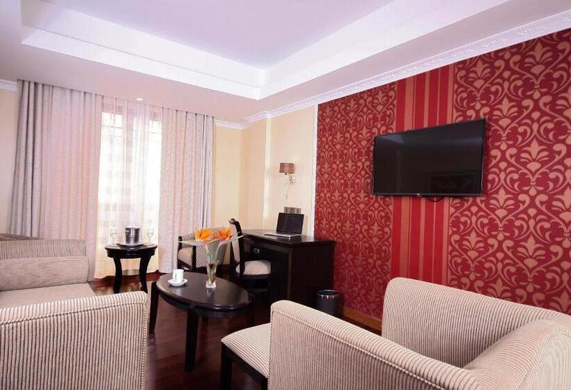 سوییت اجرایی, The White Rhino