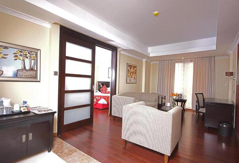 سوییت اجرایی, The White Rhino