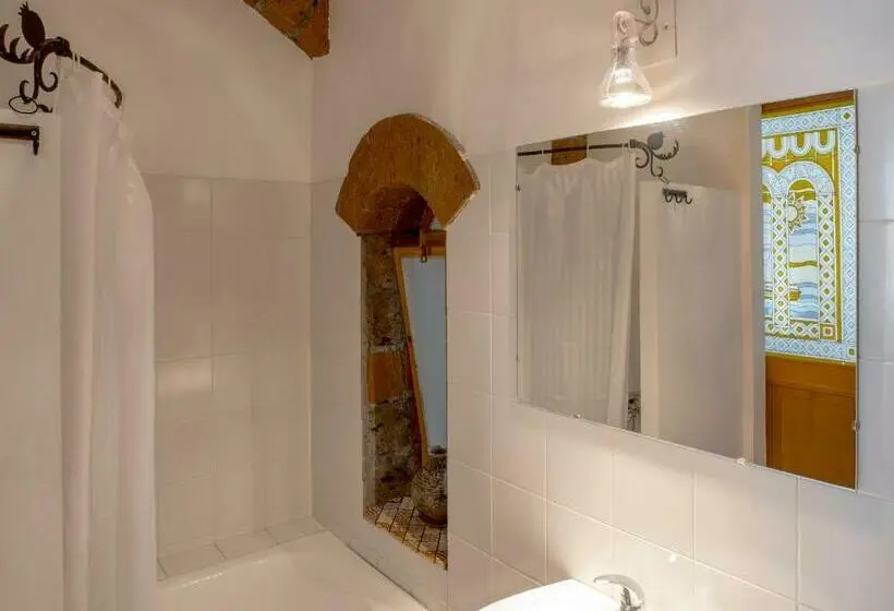 اتاق استاندارد سه نفره, Villa Ayghedzor
