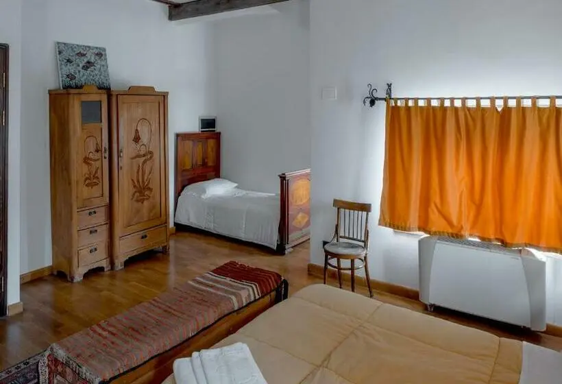 اتاق استاندارد سه نفره, Villa Ayghedzor