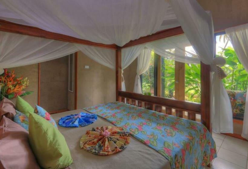 بنجلو قياسى مطل على البحر, Paradise Taveuni