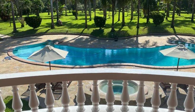 سوییت جونیور با چشم‌انداز استخر, Sunset Villa Boutique Resort