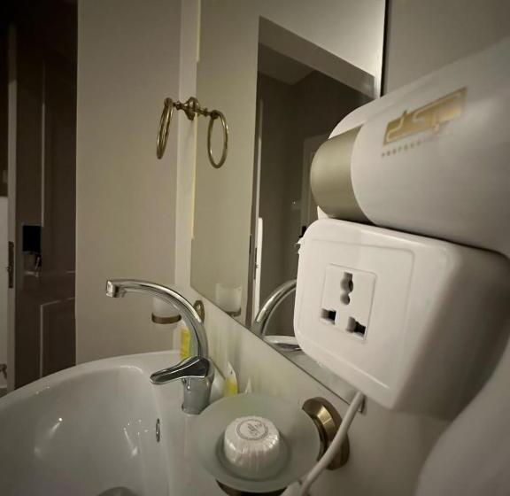 اتاق ساده سه نفره, Aladnan