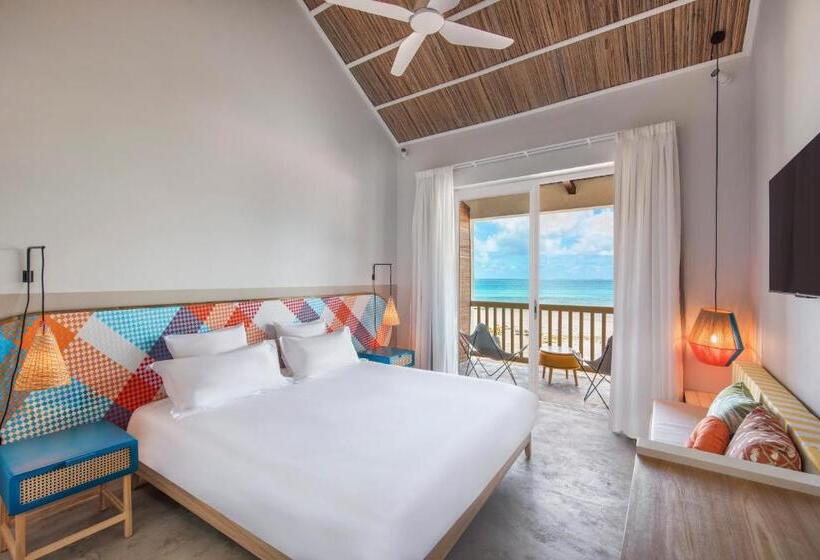 اتاق استاندارد با چشمانداز دریا, C Rodrigues Mourouk