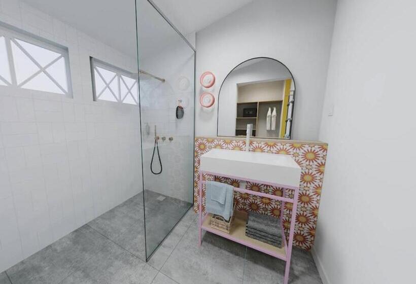 اتاق استاندارد با چشمانداز دریا, C Rodrigues Mourouk