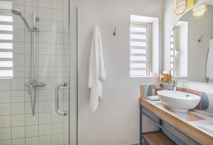 اتاق سوپریور با چشمانداز دریا, C Rodrigues Mourouk