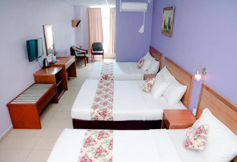 Quarto Familiar Superior, D View Mersing