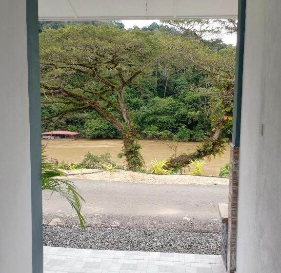 带阳台的豪华间, Tebing Guest House Taman Negara Malaysia Kuala Tahan